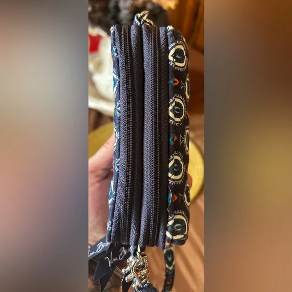 VERA BRADLEY “BLAIR” ALL IN ONE CROSSBODY/WRISTLET/WALLET. NWOT - Picture 7 of 11